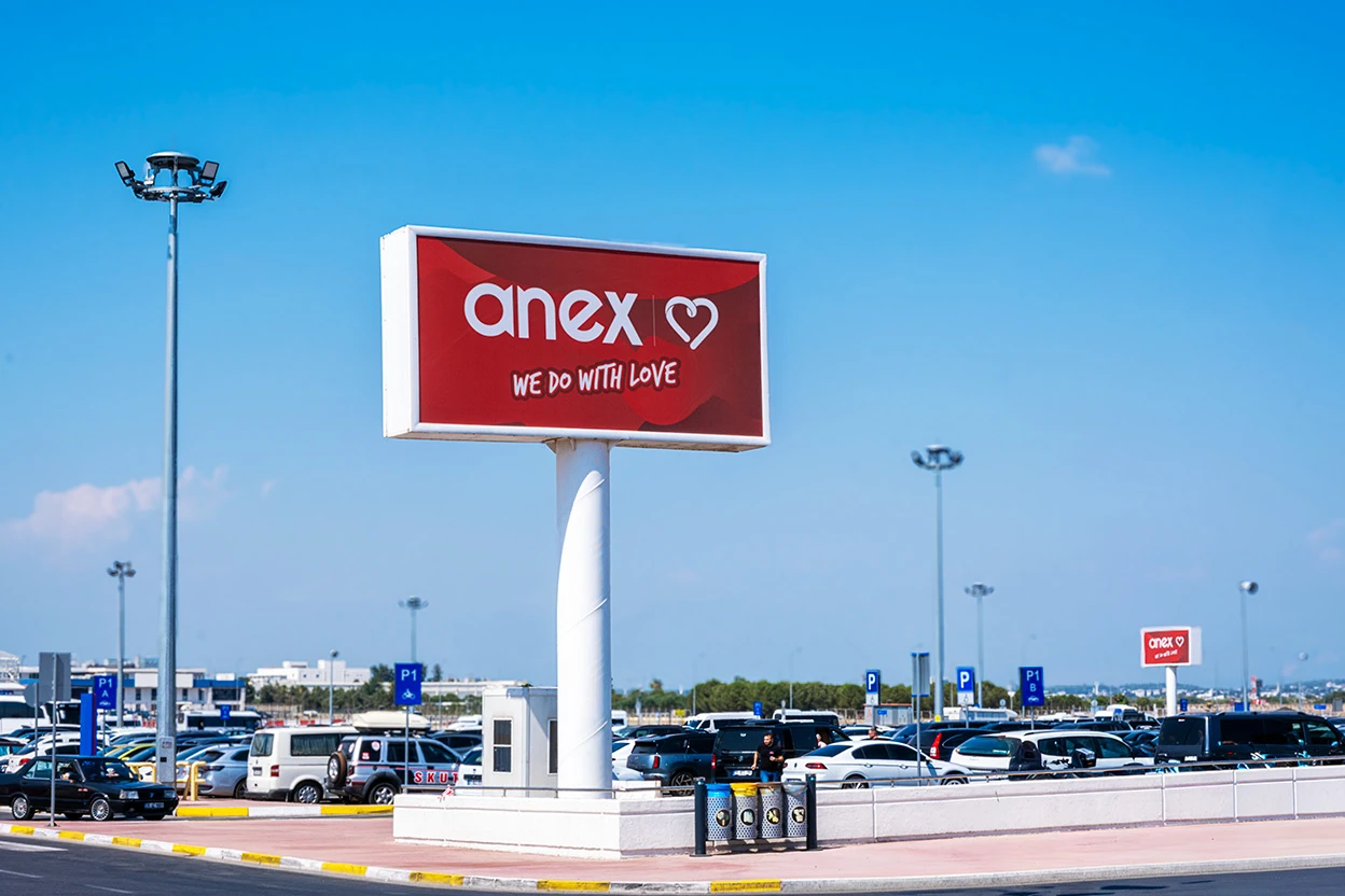 antalya havalimanı dış totem anex reklam uygulamaları